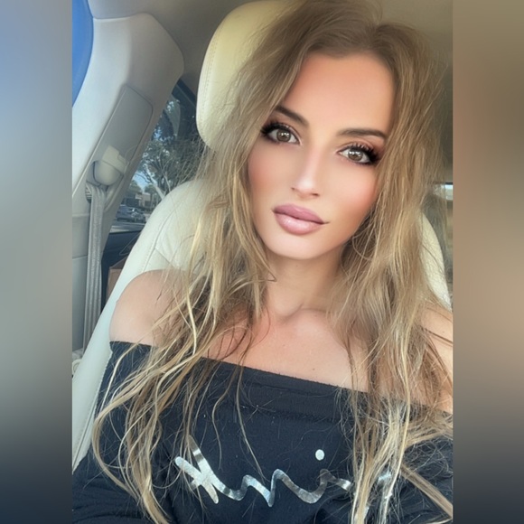 Meet your Posher, Toni - Picture 1 of 6